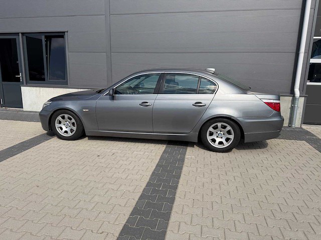 Bmw - 5-serie - 523i - personenauto - 2009 - afbeelding 2 van  27
