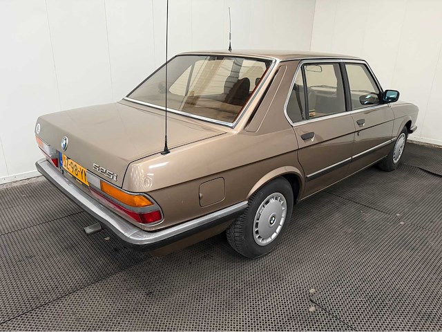 Bmw - 5-serie - 525i - automaat - oldtimer - 1983 - afbeelding 2 van  35