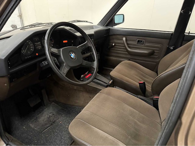 Bmw - 5-serie - 525i - automaat - oldtimer - 1983 - afbeelding 7 van  35