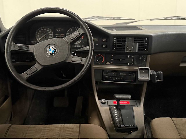 Bmw - 5-serie - 525i - automaat - oldtimer - 1983 - afbeelding 9 van  35