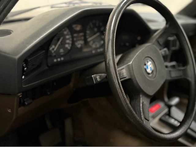 Bmw - 5-serie - 525i - automaat - oldtimer - 1983 - afbeelding 10 van  35