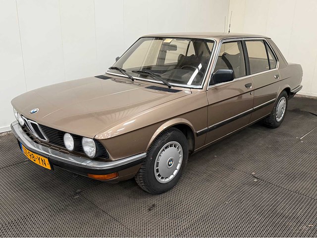 Bmw - 5-serie - 525i - automaat - oldtimer - 1983 - afbeelding 1 van  35
