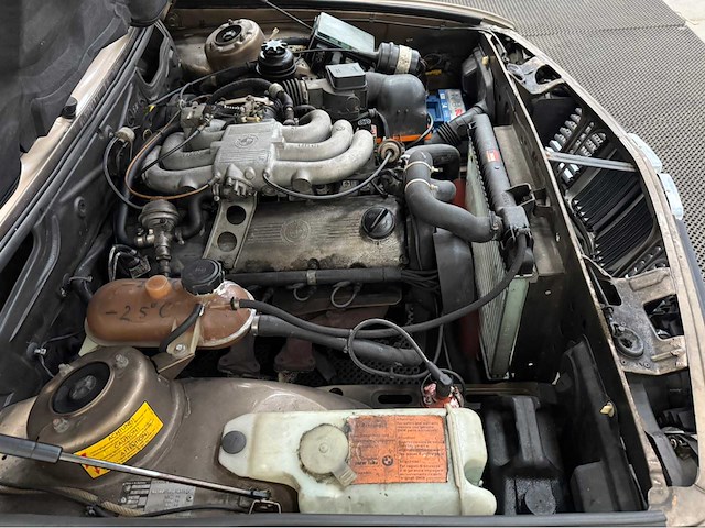 Bmw - 5-serie - 525i - automaat - oldtimer - 1983 - afbeelding 20 van  35