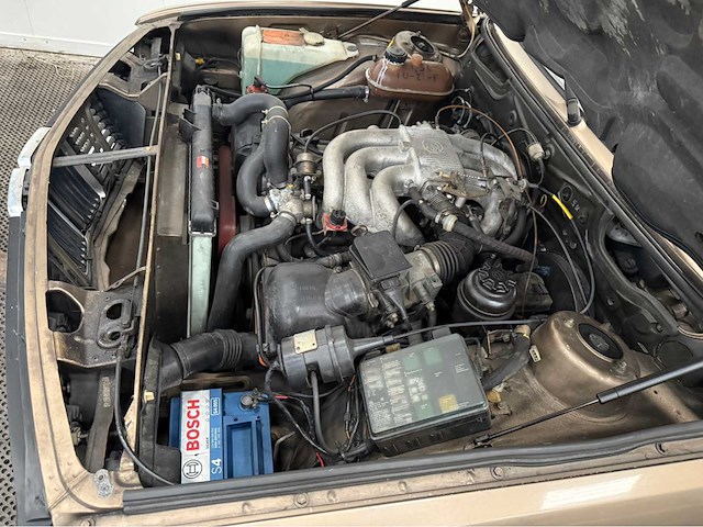 Bmw - 5-serie - 525i - automaat - oldtimer - 1983 - afbeelding 21 van  35
