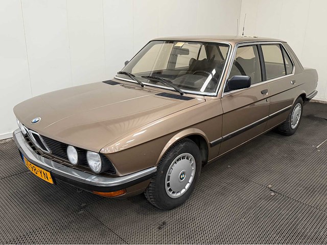 Bmw - 5-serie - 525i - automaat - oldtimer - 1983 - afbeelding 12 van  35
