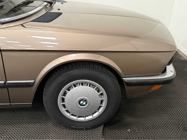 Bmw - 5-serie - 525i - automaat - oldtimer - 1983 - afbeelding 27 van  35