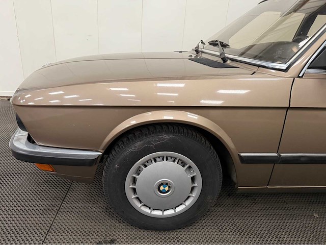 Bmw - 5-serie - 525i - automaat - oldtimer - 1983 - afbeelding 28 van  35