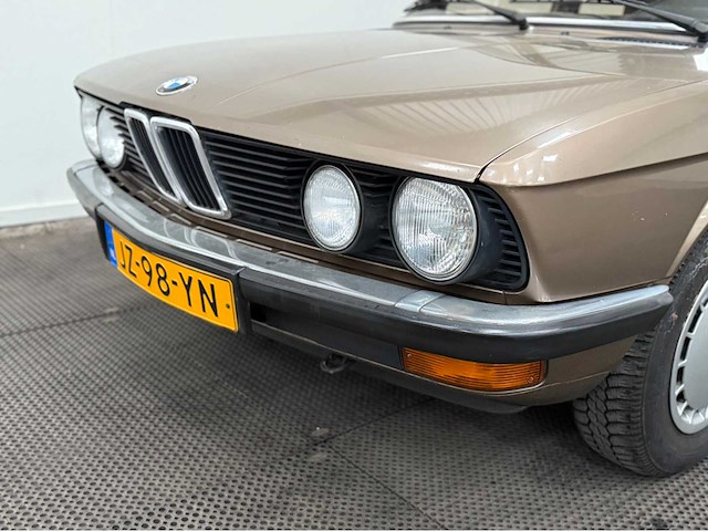 Bmw - 5-serie - 525i - automaat - oldtimer - 1983 - afbeelding 31 van  35