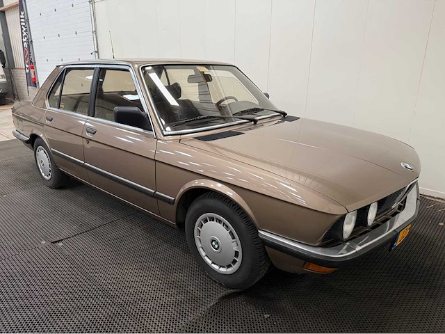 Bmw - 5-serie - 525i - automaat - oldtimer - 1983 - afbeelding 32 van  35