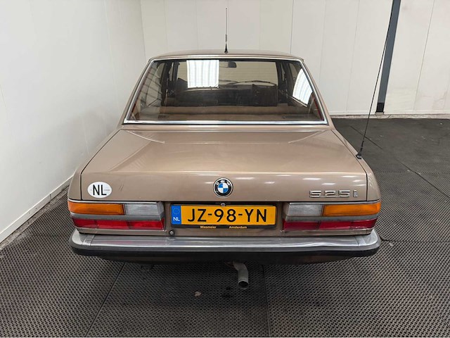 Bmw - 5-serie - 525i - automaat - oldtimer - 1983 - afbeelding 34 van  35