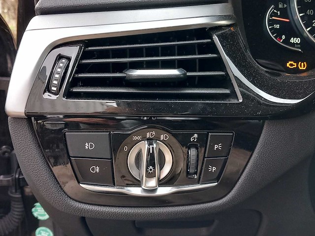 Bmw - 5-serie - 530e iperf high exe - schadeauto - personenauto - afbeelding 6 van  33