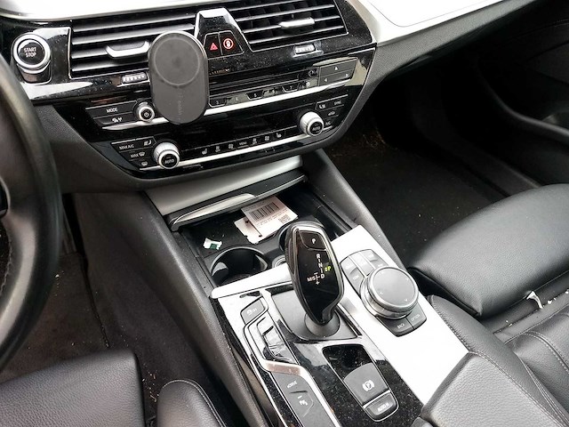 Bmw - 5-serie - 530e iperf high exe - schadeauto - personenauto - afbeelding 13 van  33