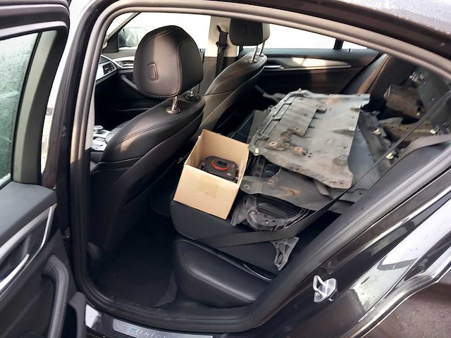 Bmw - 5-serie - 530e iperf high exe - schadeauto - personenauto - afbeelding 14 van  33