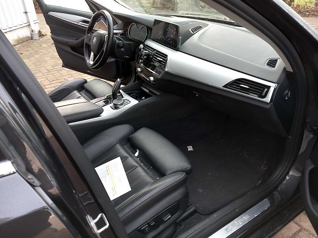 Bmw - 5-serie - 530e iperf high exe - schadeauto - personenauto - afbeelding 17 van  33