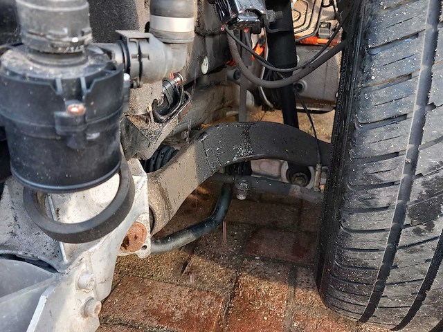 Bmw - 5-serie - 530e iperf high exe - schadeauto - personenauto - afbeelding 32 van  33