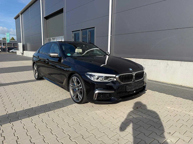 Bmw - 5-serie - m550i - xd hi exe personenauto - 2018 - afbeelding 31 van  34