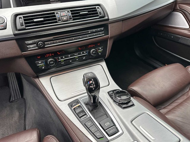 Bmw - 5-serie - m550xd - car - 2015 - afbeelding 5 van  34