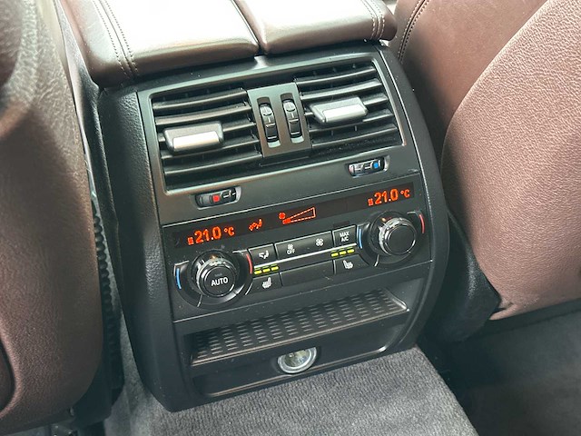Bmw - 5-serie - m550xd - car - 2015 - afbeelding 18 van  34