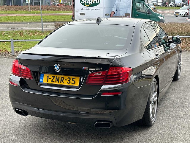 Bmw - 5-serie - m550xd - car - 2015 - afbeelding 32 van  34