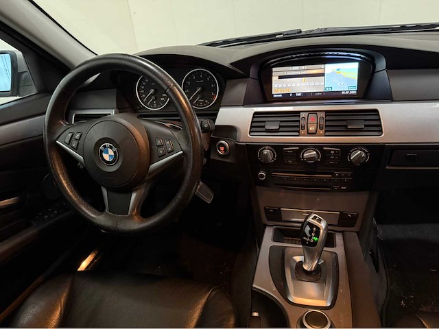 Bmw - 5-serie - touring - 520i - personenauto - 2009 - afbeelding 3 van  30