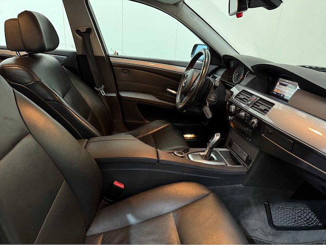 Bmw - 5-serie - touring - 520i - personenauto - 2009 - afbeelding 5 van  30