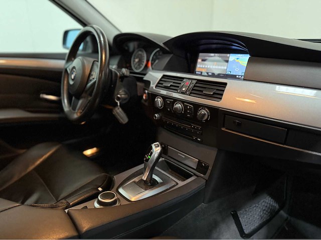 Bmw - 5-serie - touring - 520i - personenauto - 2009 - afbeelding 6 van  30