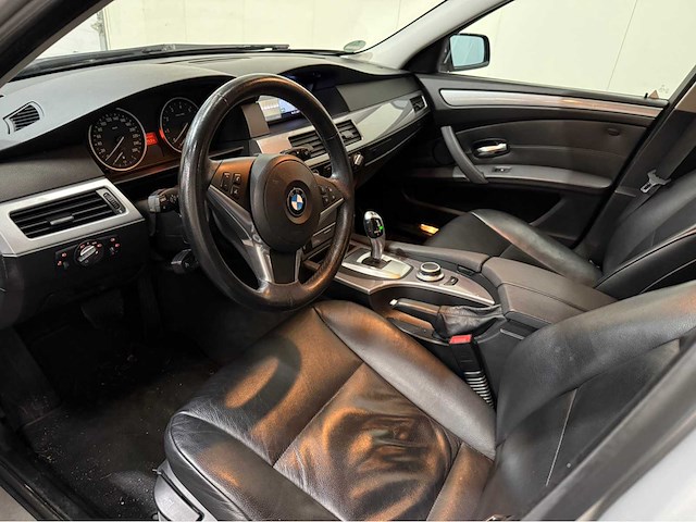 Bmw - 5-serie - touring - 520i - personenauto - 2009 - afbeelding 7 van  30