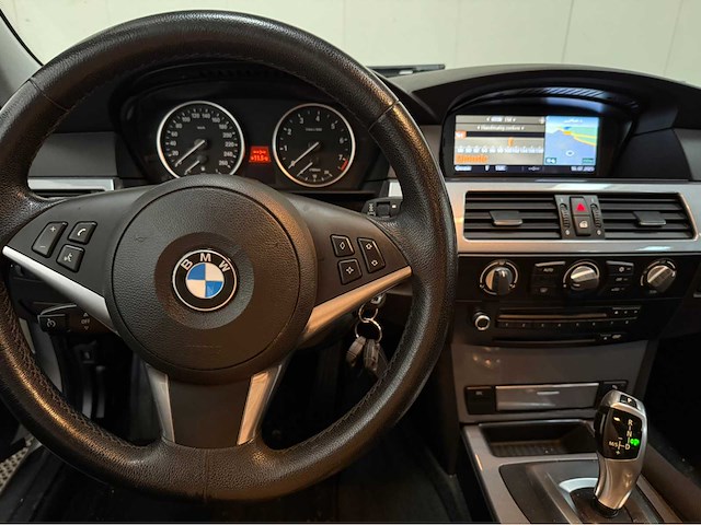 Bmw - 5-serie - touring - 520i - personenauto - 2009 - afbeelding 10 van  30