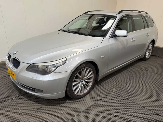 Bmw - 5-serie - touring - 520i - personenauto - 2009 - afbeelding 1 van  30