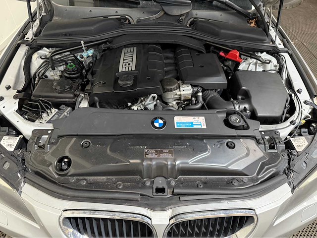 Bmw - 5-serie - touring - 520i - personenauto - 2009 - afbeelding 17 van  30