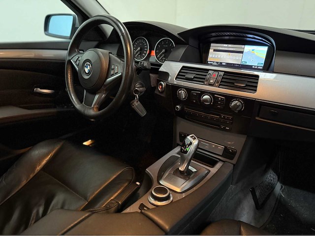Bmw - 5-serie - touring - 520i - personenauto - 2009 - afbeelding 2 van  29