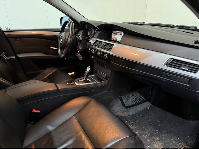 Bmw - 5-serie - touring - 520i - personenauto - 2009 - afbeelding 4 van  29