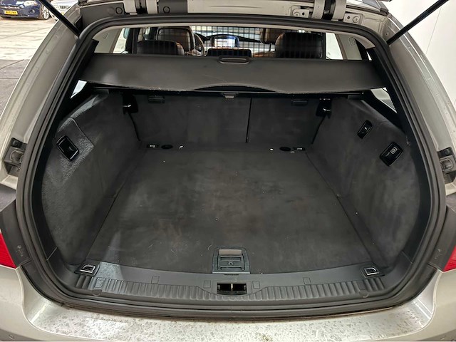 Bmw - 5-serie - touring - 520i - personenauto - 2009 - afbeelding 17 van  29