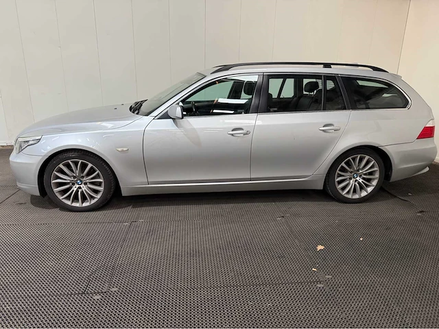 Bmw - 5-serie - touring - 520i - personenauto - 2009 - afbeelding 12 van  30