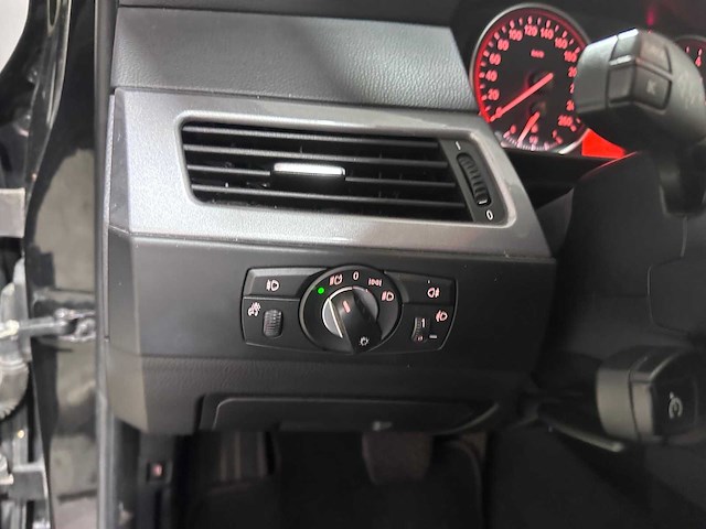 Bmw - 5-serie touring - 520i automaat corp.l. bnsed i - 93-ngr-7- 2010 - afbeelding 2 van  9