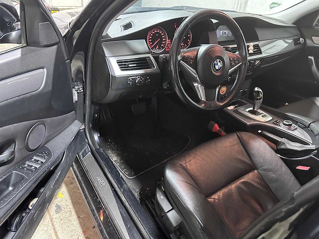 Bmw - 5-serie touring - 520i automaat corp.l. bnsed i - 93-ngr-7- 2010 - afbeelding 9 van  11