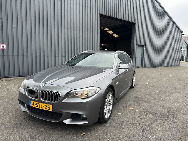 Bmw - 5-serie touring - 520i execut. m sp. - car - 2013 - afbeelding 1 van  32