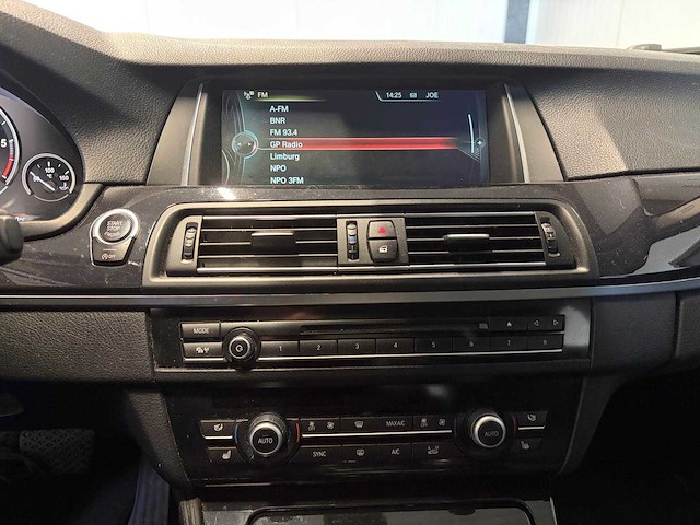 Bmw - 5-serie touring - 525d high executive - 9-znz-20- 2014 iaw - afbeelding 3 van  32