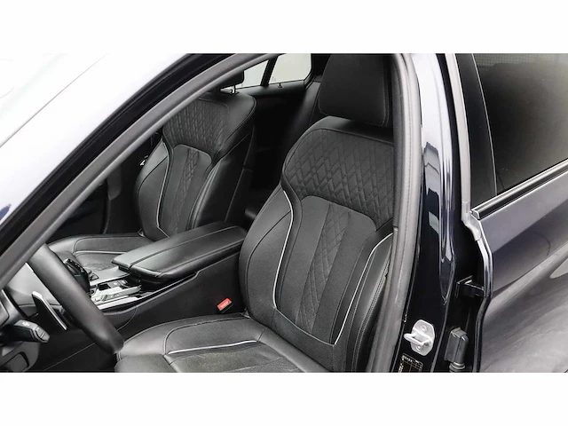 Bmw - 5-serie touring - m550d xdrive high exe - 2018 - sb-618-x - personenauto - afbeelding 13 van  16