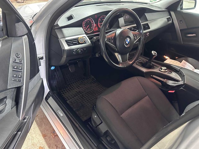 Bmw - 520 - 5 serie - duitse papieren - afbeelding 19 van  20