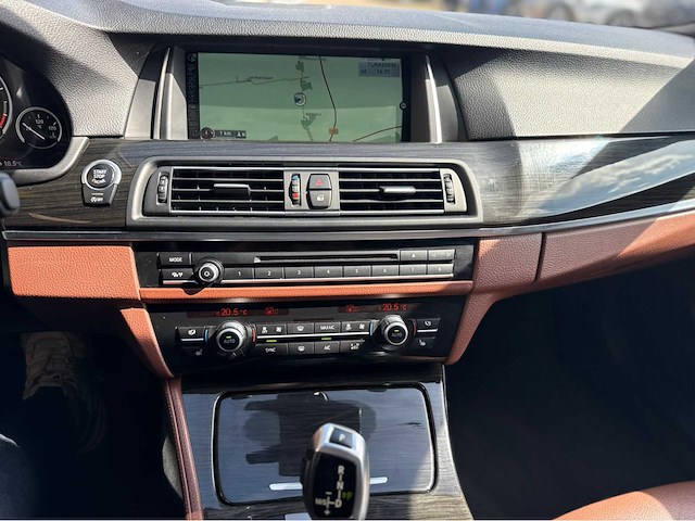 Bmw - 535i - 5-serie touring - executive personenauto - 2014 - afbeelding 13 van  30