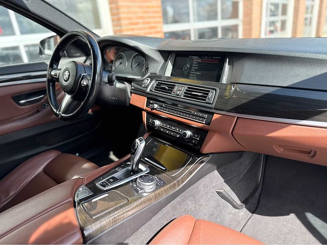 Bmw - 535i - 5-serie touring - executive personenauto - 2014 - afbeelding 7 van  30