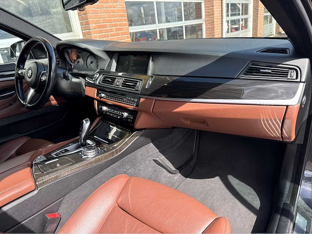 Bmw - 535i - 5-serie touring - executive personenauto - 2014 - afbeelding 8 van  30