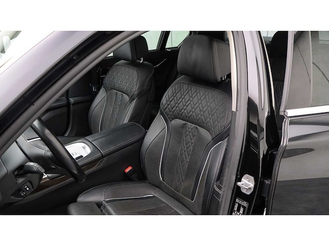 Bmw - 7-serie - 740i high executive - 2018 - tf-396-v - personenauto - afbeelding 31 van  33