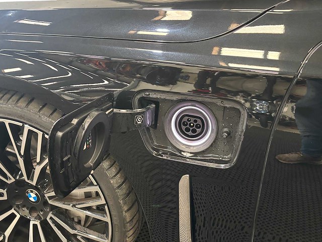 Bmw - 7-serie - 745e high executive - car - 2023 - afbeelding 31 van  57