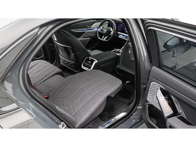 Bmw - 7-serie - m760e xdrive - 2023 - z-224-pf - personenauto - afbeelding 21 van  42