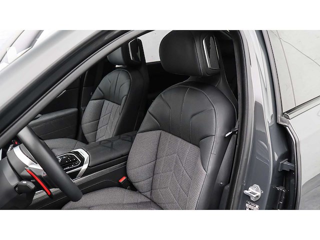 Bmw - 7-serie - m760e xdrive - 2023 - z-224-pf - personenauto - afbeelding 4 van  42