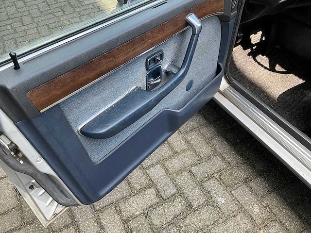 Bmw - 732i - personenauto - afbeelding 5 van  24