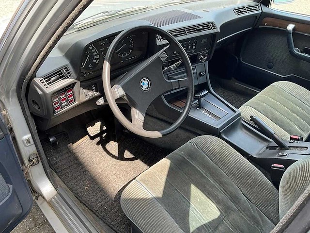 Bmw - 732i - personenauto - afbeelding 6 van  24