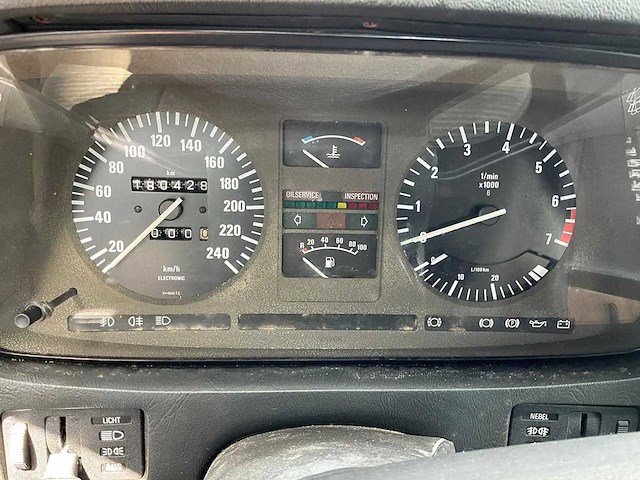 Bmw - 732i - personenauto - afbeelding 7 van  24